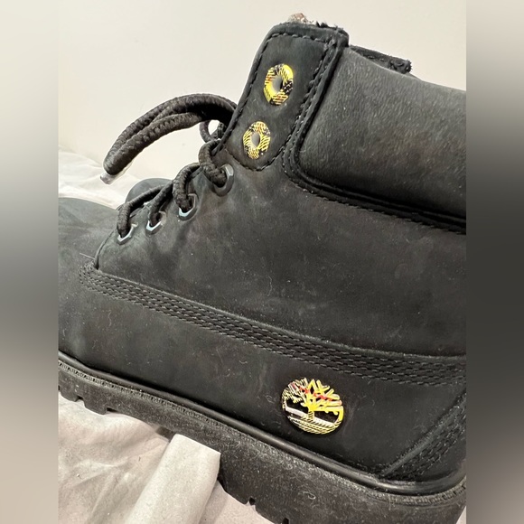 Boys black suede Timberland boots, size 3. - Picture 5 of 11